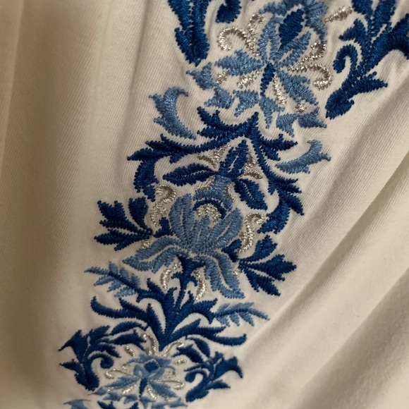 🦋Tops🦋 - Picture 2 of 3